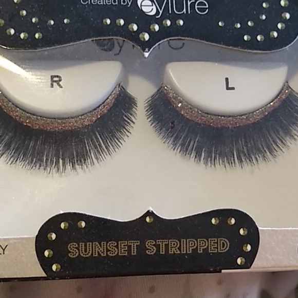 Katy Perry false eyelashes - Picture 2 of 3